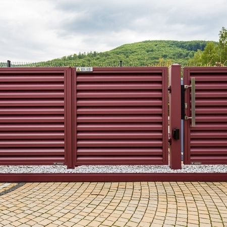 Roter Zaun aus der Aktion: Der Perfekte Zaun