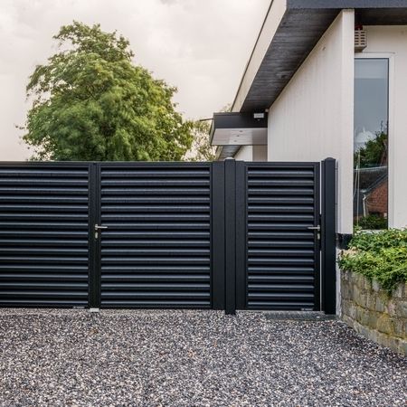 Schwarzer Zaun aus der Aktion: Der Perfekte Zaun